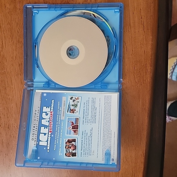 Ice Age a Mammoth Christmas Special Blu Ray + DVD + Digital Copy - Picture 5 of 7